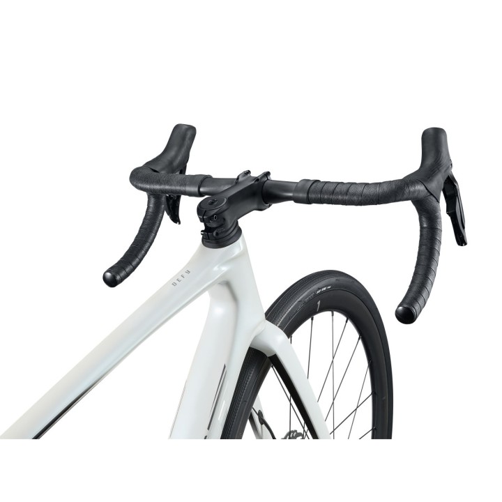 GIANT DEFY ADVANCED PRO 1 DI2 2024